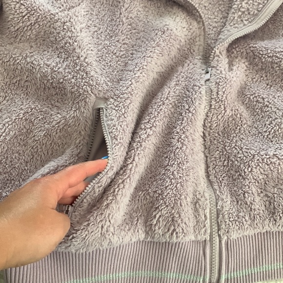 Like new Athleta cropped fuzzy jacket - Picture 4 of 5